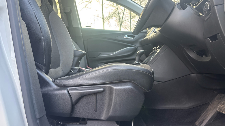 Vauxhall Grandland X 1.6 Turbo D Sport Nav 5dr Auto Diesel Hatchback